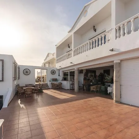 Wide Views & Villas Lanzarote