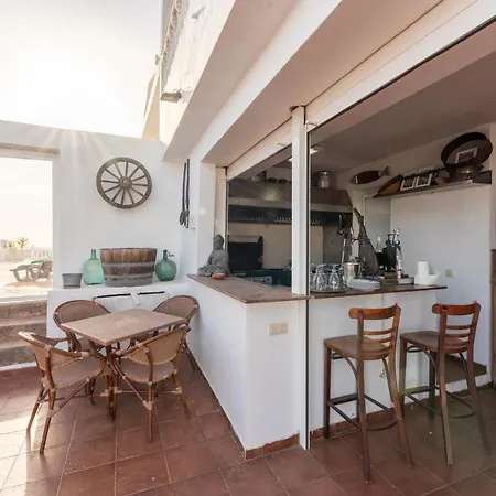 Wide Views & Villas Lanzarote Villa